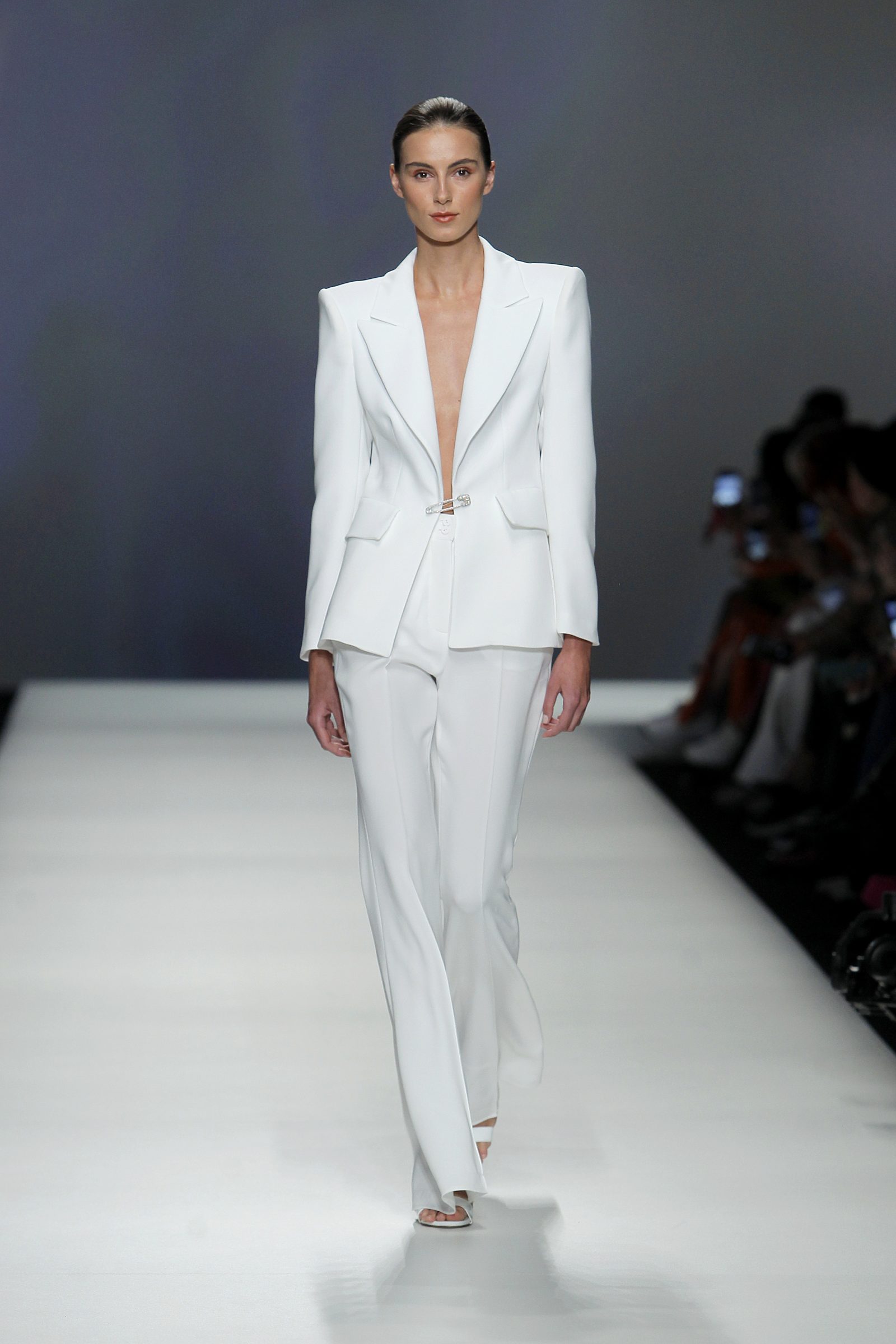 Abiti Da Sposa Con Pantaloni 2023 Tra Tute Jumpsuit E Tailleur Sposa