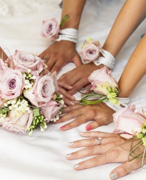 Wedding day, l'idea in più: il bouquet da polso