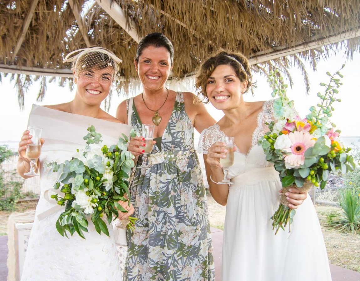 Francesca Casamento di "Eolie in Love" insieme alle due spose Anna e Claudia