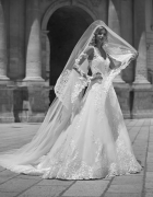 Atelier Pronovias 2019, sensualità e audacia al primo posto