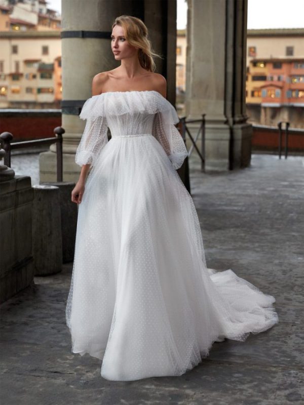 Nella foto un abito da sposa Nicole Milano 2021