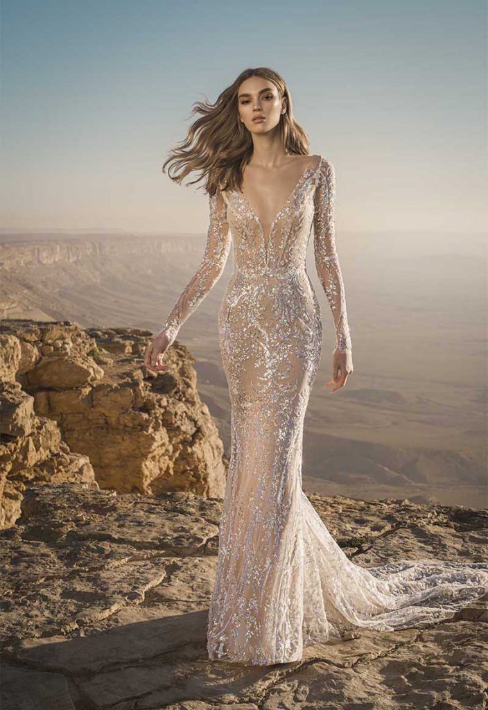 In questa foto  un abito gioiello Pnina Tornai collezione 2021