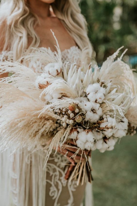 Bouquet da sposa 2021, scopri le tendenze più cool per il tuo mazzo di fiori