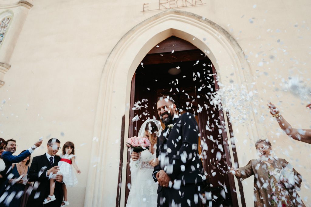 Uno scatto romantico del matrimonio organizzato ad Ustica da Sofia Gangi