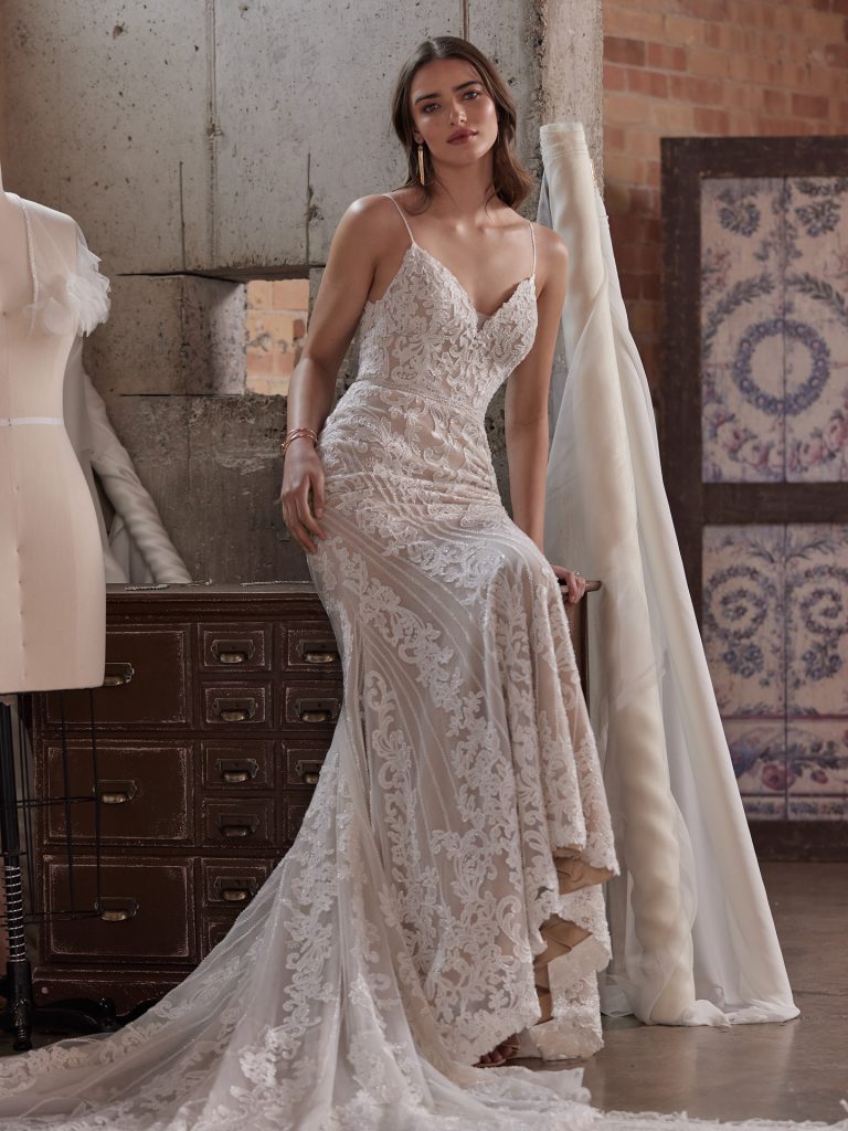 In questa foto una modella indossa un abito da sposa Maggie Sottero 2022, presentato alla New York Bridal Fashion Week 2021