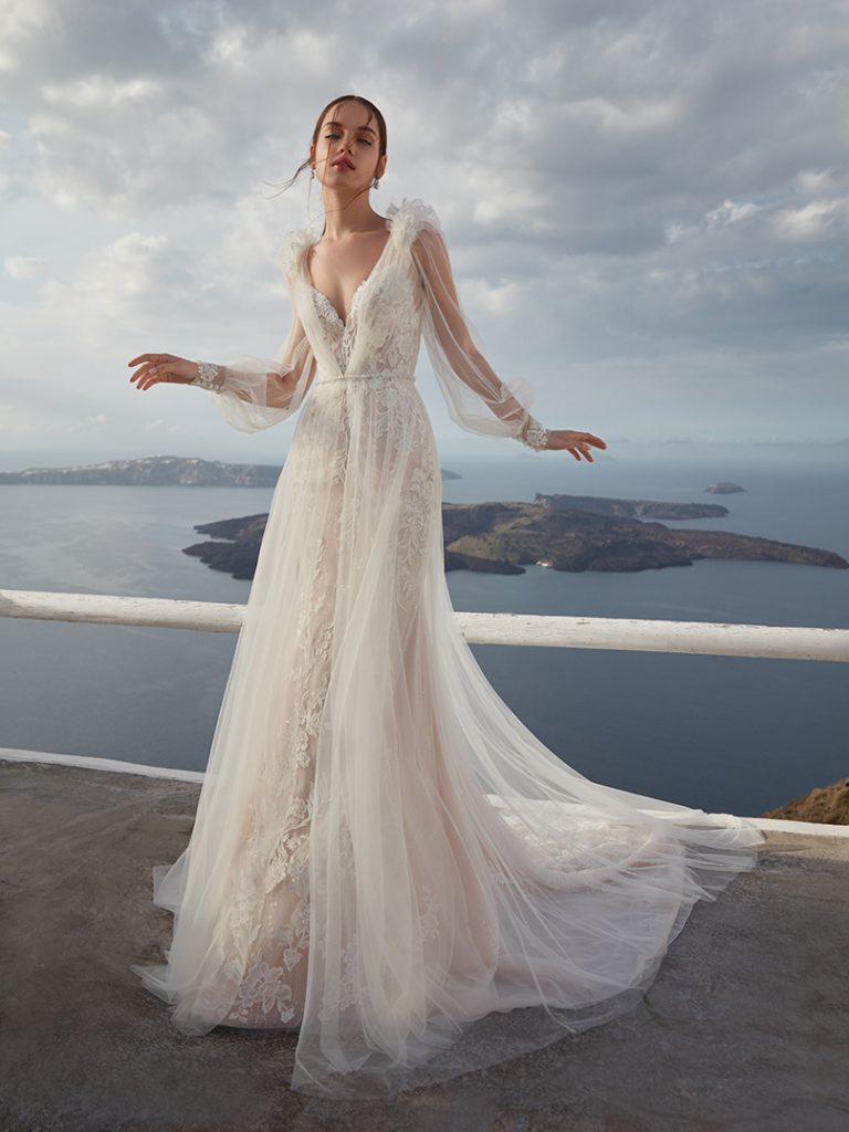 In questa foto un abito da sposa della collezione firmato da Nicole Cavallo