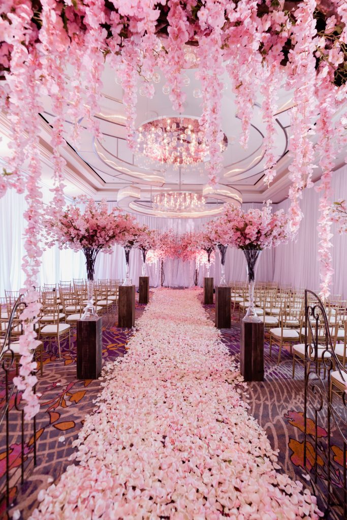 tabella decorazione un tessuto festa di nozze cuore lanciare i petali di  rosa