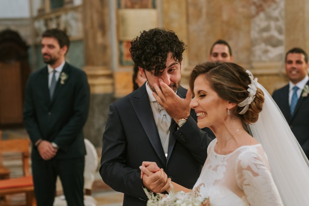 In questa foto l'arrivo all'altare della direttrice di Sposi Magazine, Paola Pizzo