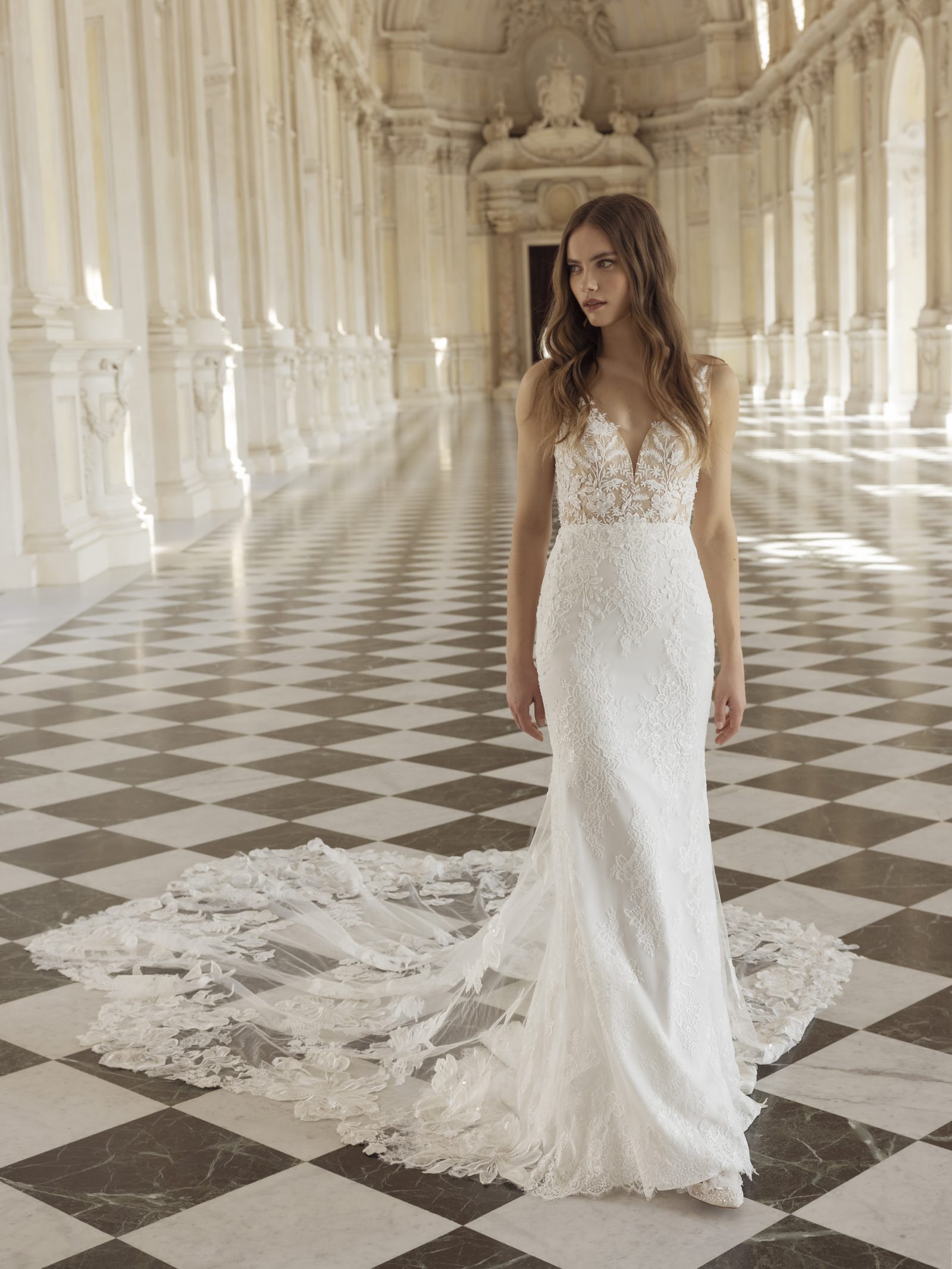 Abiti da sposa Capri 2023, glamour e sartorialità Made in Italy