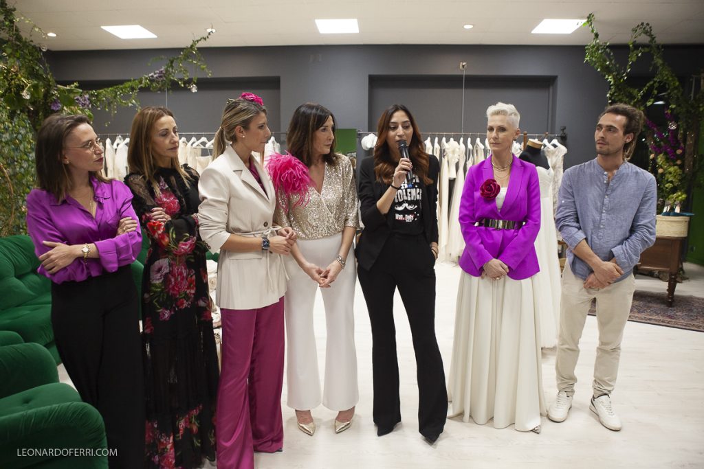 In questa foto Valeria Gurgone - Elena Della Vedova - Angela Booloni - Alessandra Broggiato - Pink Parvinder Kaur - Corinna Vendramin e Giacomo Dal Zotto