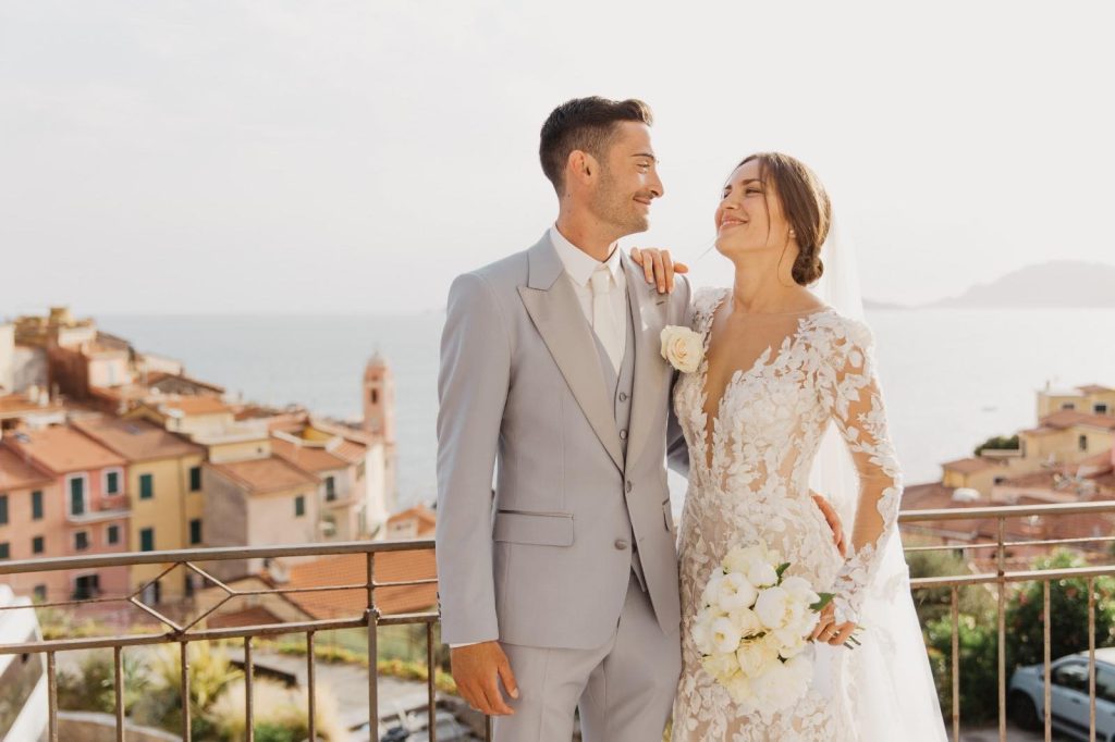 In questa foto gli sposi Carolina e Francesco, protagonisti dell'iniziativa "Amore di copertina" di Sposi Magazine, in uno scatto del loro matrimonio realizzato dalla fotografa Letizia Di Candia