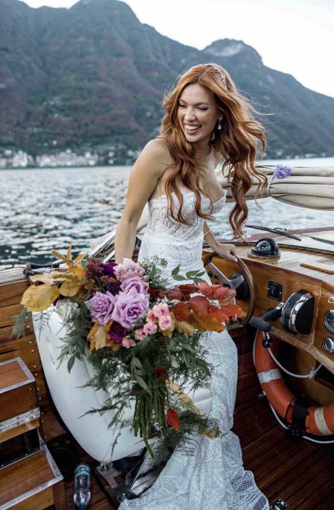 In questa immagine lo scatto di Lilly Red by Elisabetta Redaelli che ritrae la sposa sorridente e che fa parte delle 50 foto di matrimonio più belle del 2022