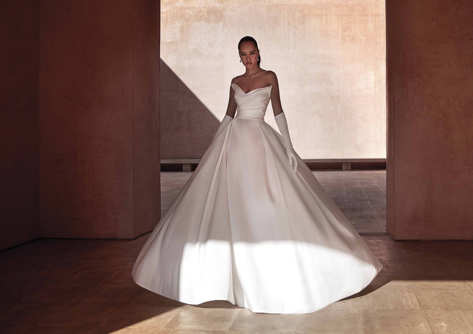 Pronovias 2024, svelati i primi abiti da sposa della linea “The Journey”