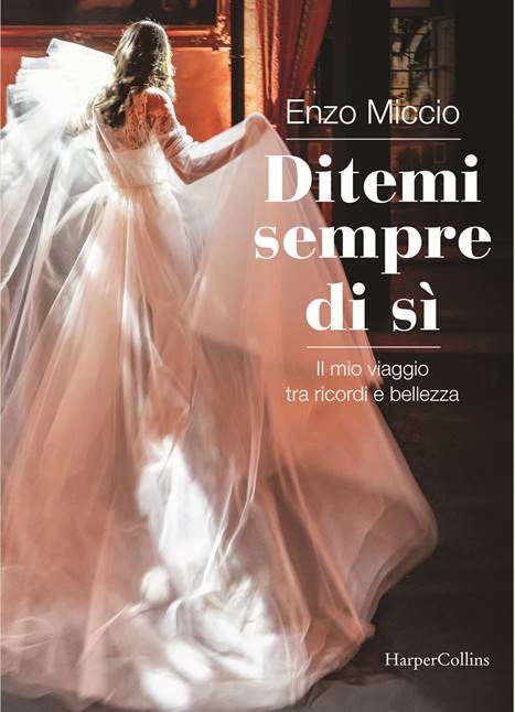 In questa foto la copertina del nuovo libro di Enzo Miccio "Ditemi sempre di sì"