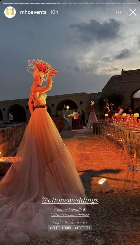 In questa immagine un momento dello spettacolo del matrimonio di Manuela Vitulli e Francesco Mondelli