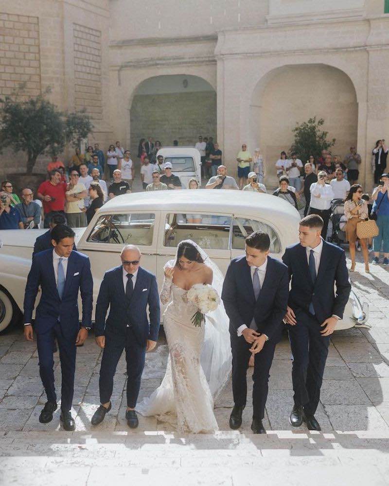 In questa foto l'ingresso di chiesa di Virginia Mihajlovic con i 3 fratelli e lo zio