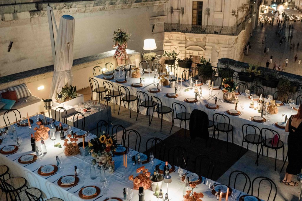 In questa immagine la cena vista Duomo organizzata da Francesca Cavallaro per Effecreazioni Event