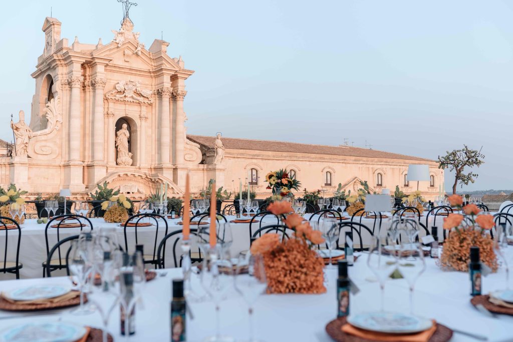 In questa immagine la cena vista Duomo organizzata da Francesca Cavallaro per Effecreazioni Event