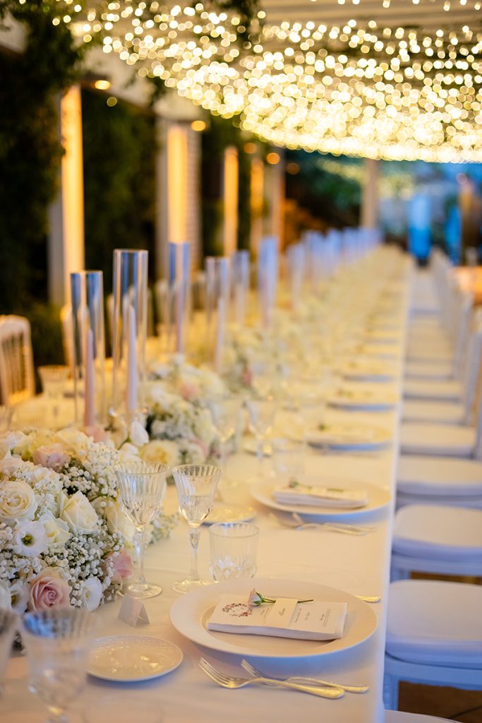 In questa foto la mise en place di un matrimonio della wedding planner Vaniglia e Cannella