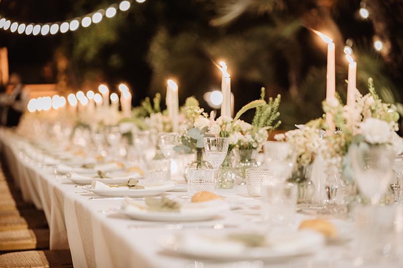 In questa foto la tavola di un matrimonio della wedding planner Vaniglia e Cannella