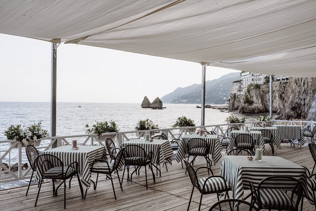 In questa foto una vista della location per matrimoni Torre Crestarella a Vietri sul mare