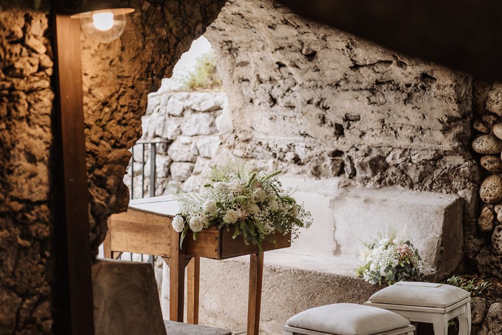 In questa foto il giardino delle ortensie nella location per matrimoni Torre Crestarella a Vietri sul mare