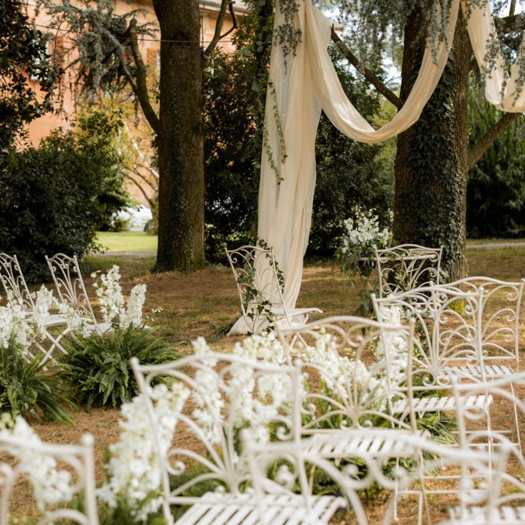 In questa foto un allestimento di matrimonio civile rurale