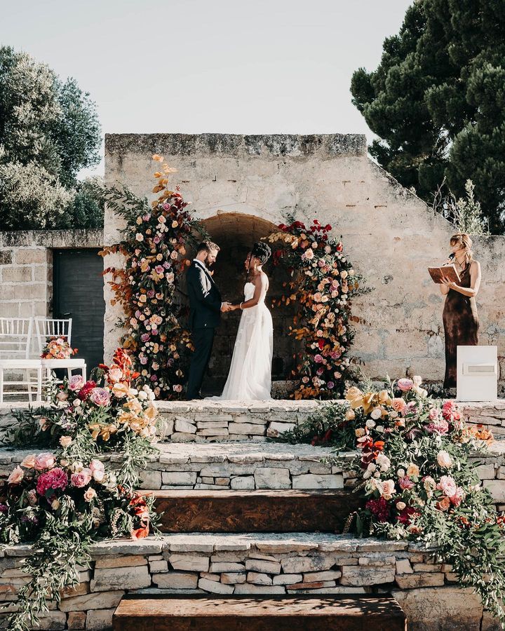 In questa foto un allestimento di matrimonio civile in puglia