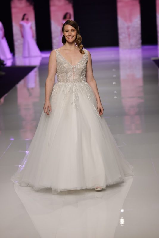 Collezione Sposa Curvy 2025, a Milano sfila la body positivity