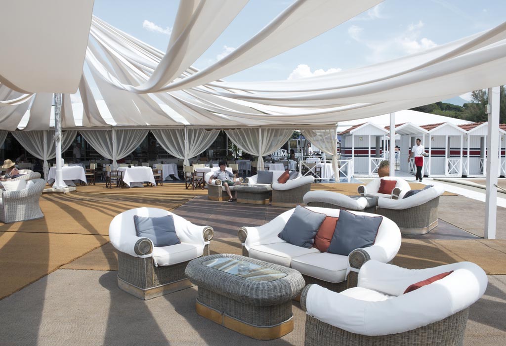 In questa foto l'augustus hotel per matrimoni sulla spiaggia a Forte dei Marmi.