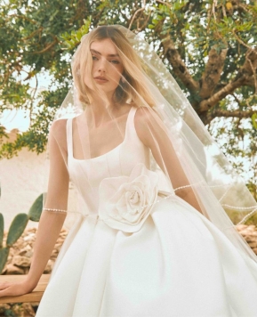 Abiti da sposa Pronovias 2025, ode allo stile Mediterraneo