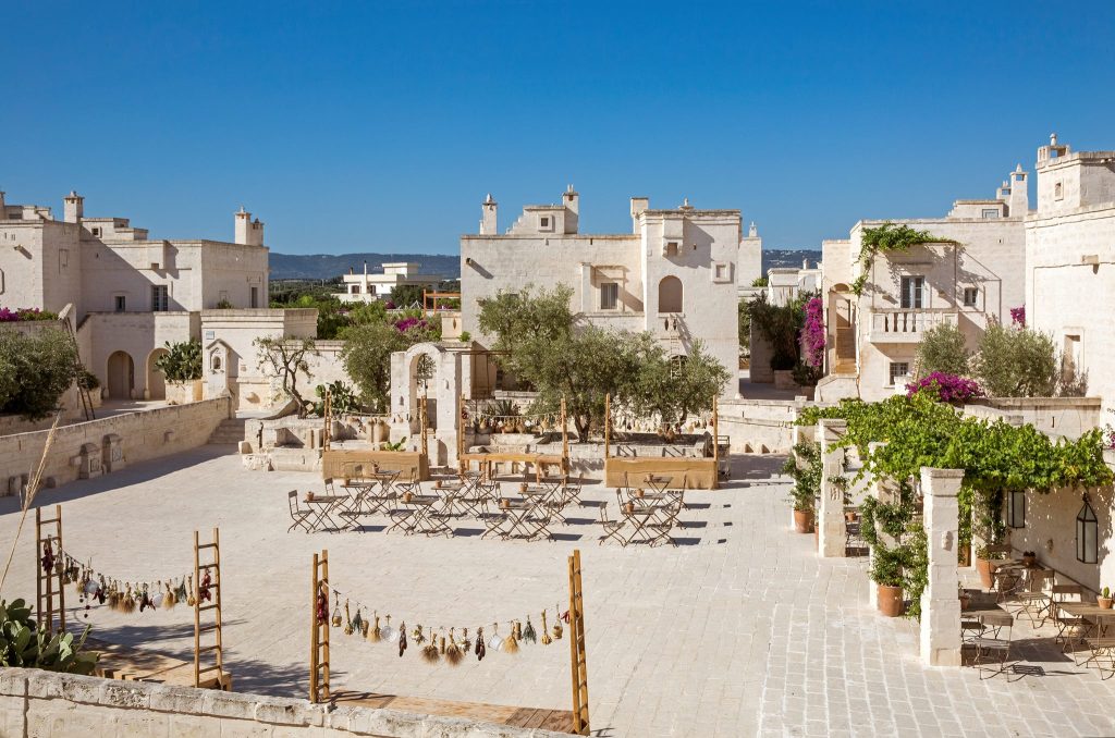 In questa foto borgo egnazia una location destination wedding italia