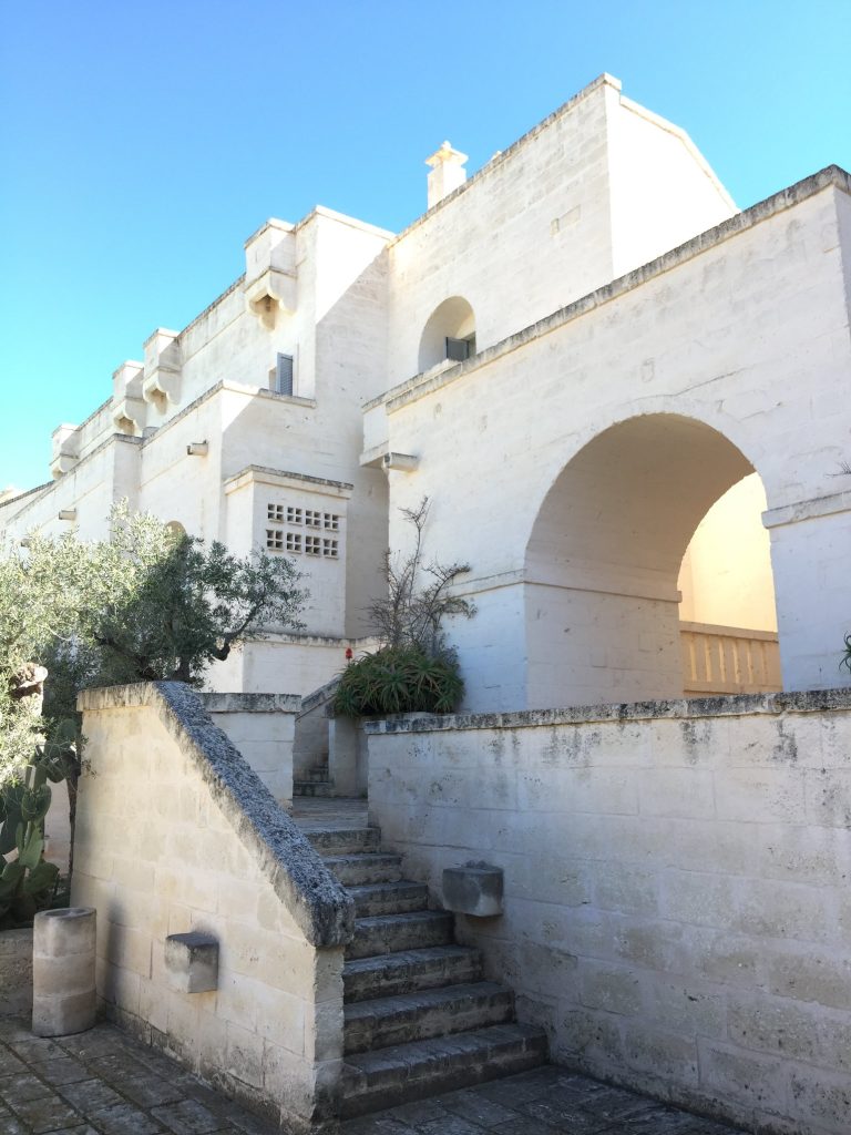 In questa foto borgo egnazia una location destination wedding italia