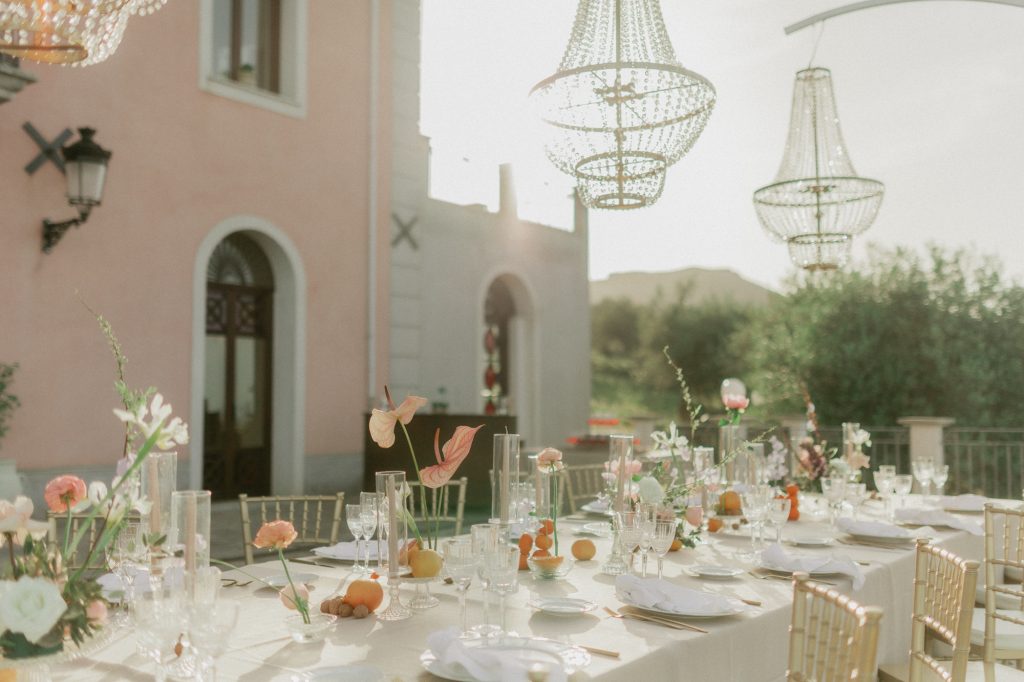 In questa foto la mise den place del matrimonio organizzato da Simona Filastò