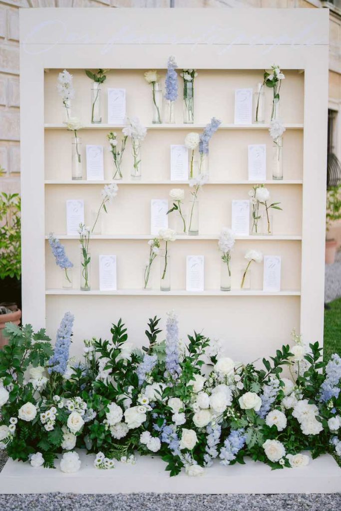 In questa foto un tableau de mariage 2024 realizzato da Giulia Bolla