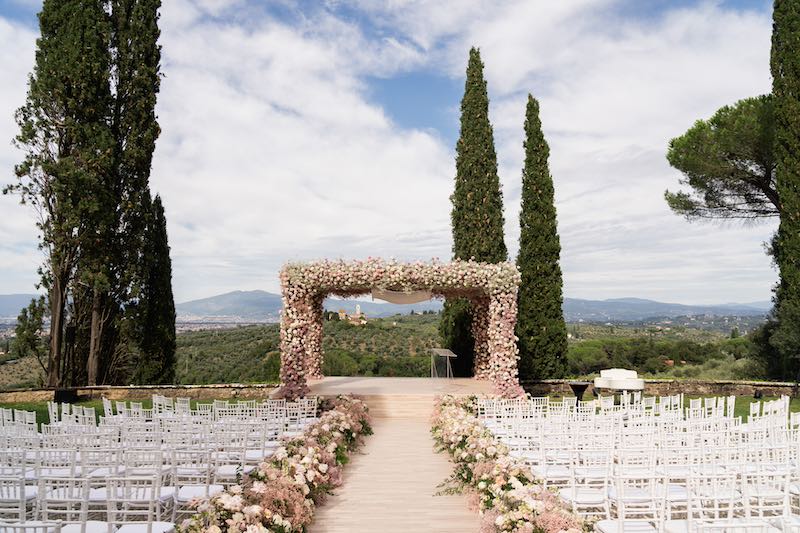 In questa foto uno degli allestimenti matrimonio 2024 per nozze civili firmato Corsini.Events