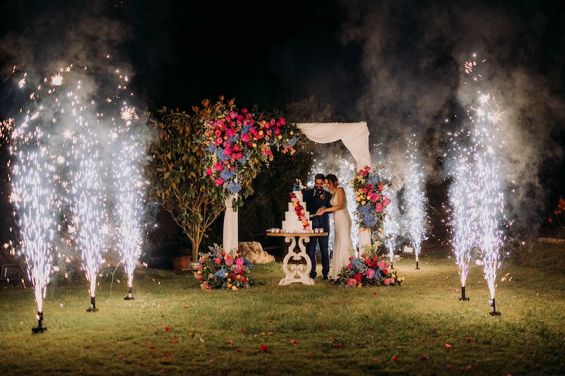 In questa foto uno degli allestimenti matrimonio 2024 per torta nuziale firmato da Francesca Pittau