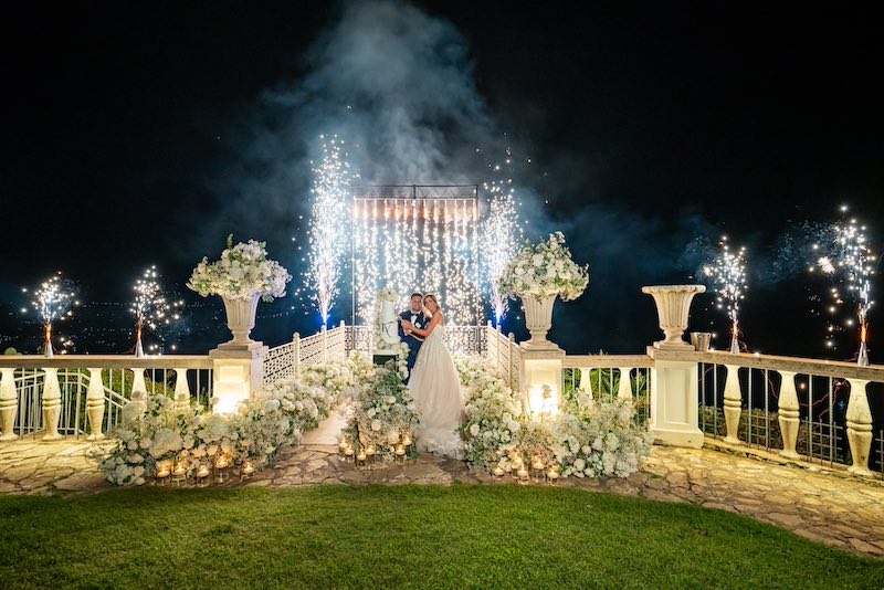 In questa foto uno degli allestimenti matrimonio 2024 per torta nuziale firmato da Giorgia Pirro