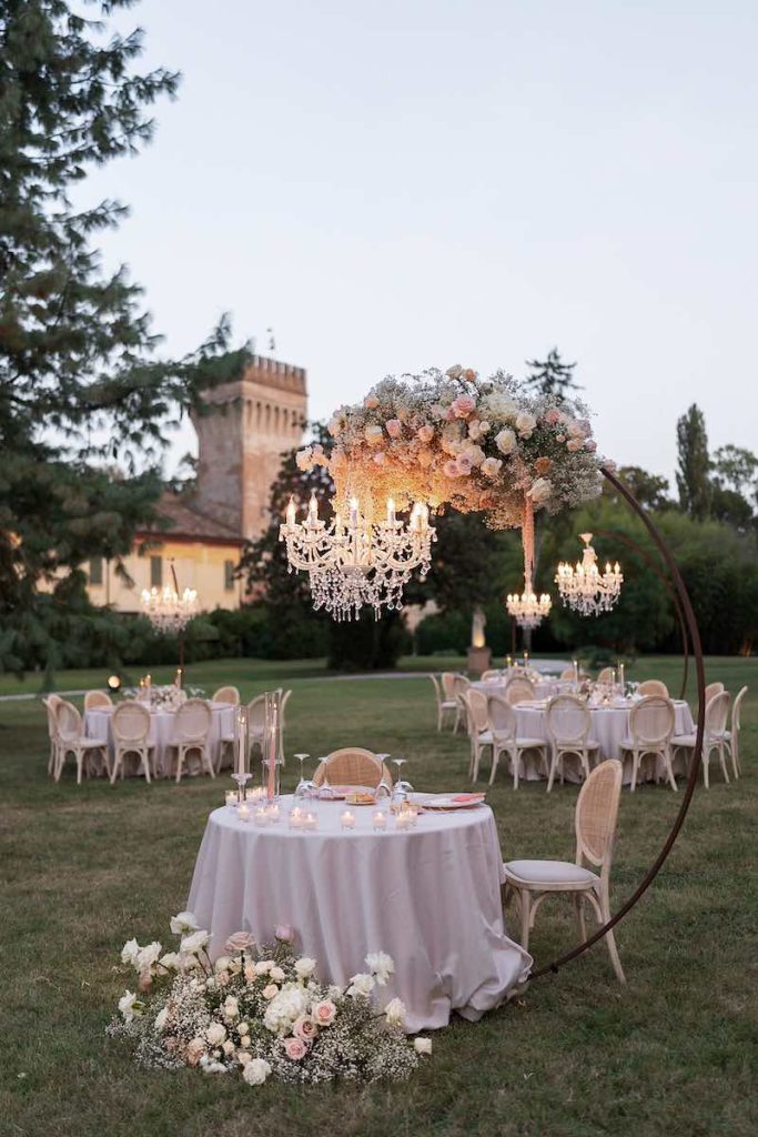 In questa foto uno degli allestimenti matrimonio 2024 firmato da Guya Weddings