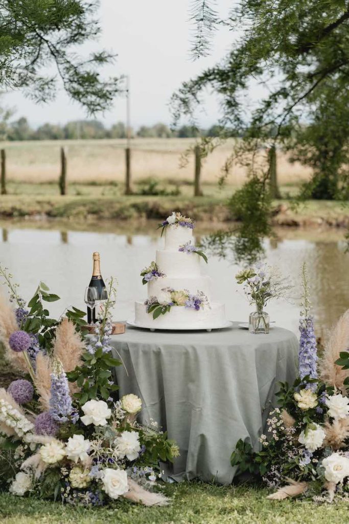 In questa foto uno degli allestimenti matrimonio 2024 per torta nuziale firmato da Maurizio Lo Greco