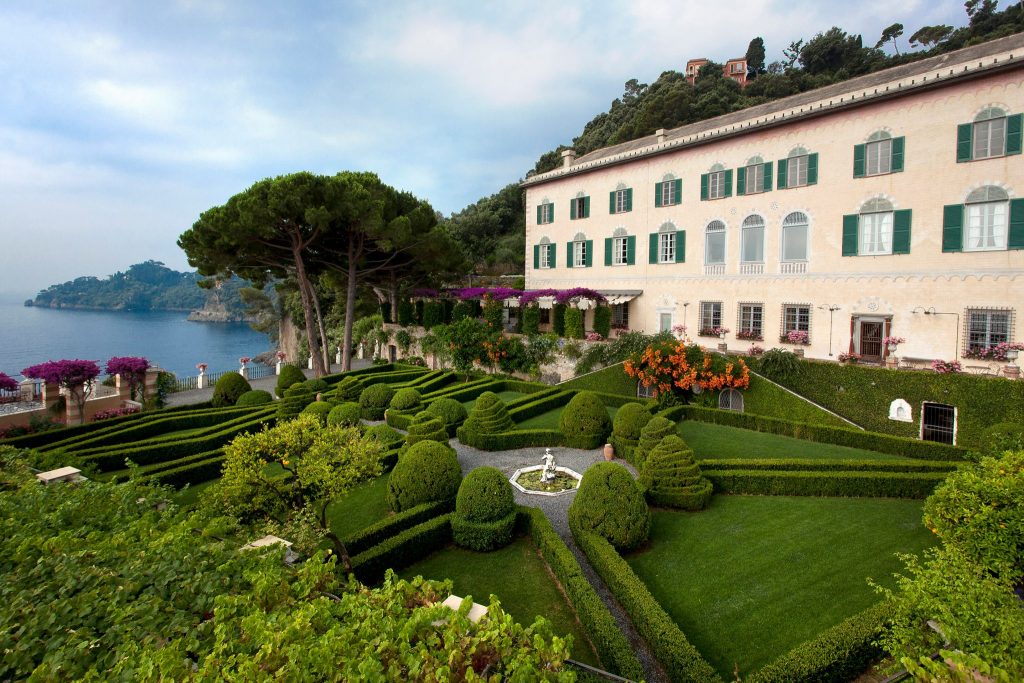 In questa foto la cervara una location destination wedding italia