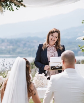 Raccontare ed emozionare: la mission dei matrimoni simbolici della celebrante Gabriella Maran