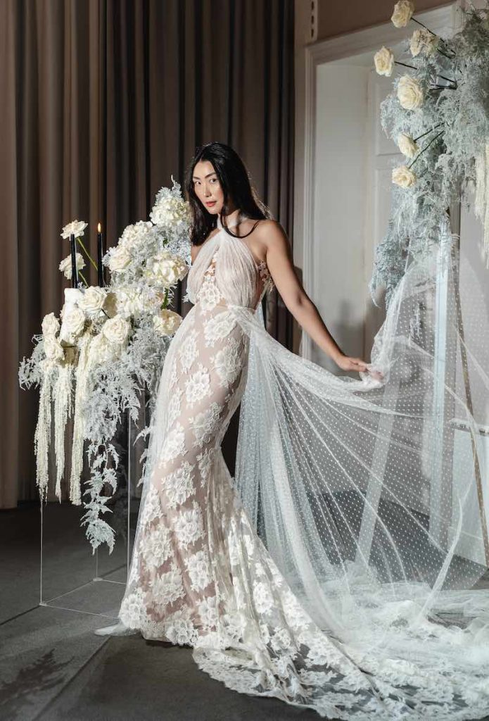 In questa foto di Sara Sganga una modella indossa un abito da sposa dell'Atelier Corso Mazzini Lab Sposa