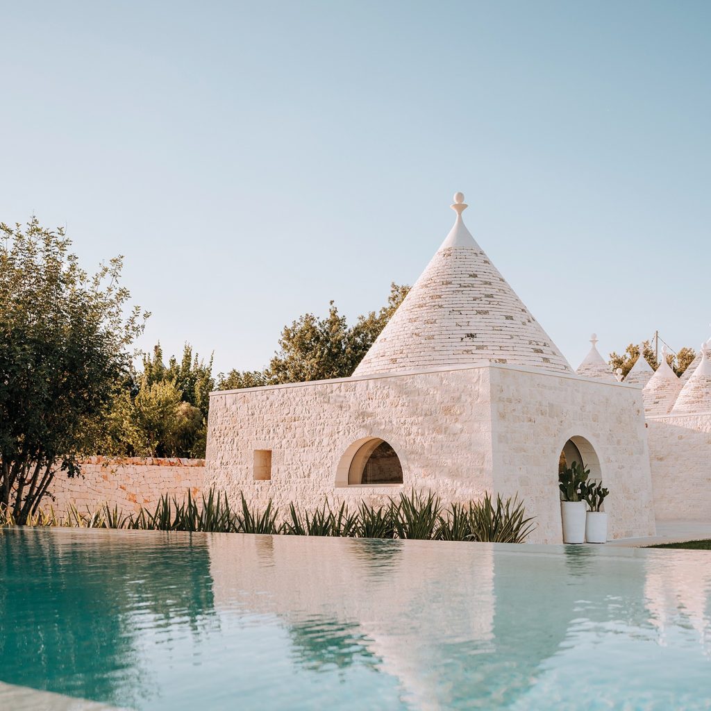 In questa foto la locartion di matrimoni in puglia trullo mò