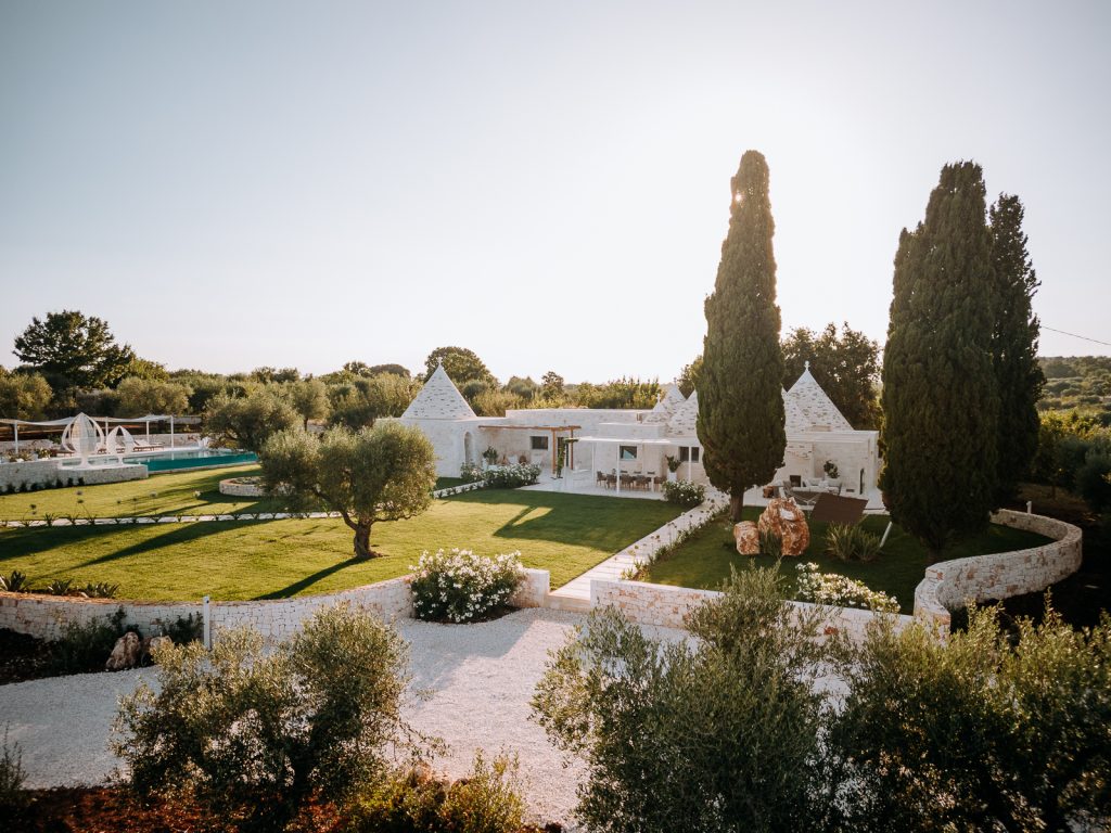 In questa foto la locartion di matrimoni in puglia trullo mò