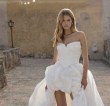 Abiti da sposa corti 2025, lunghezza mini e stile audace