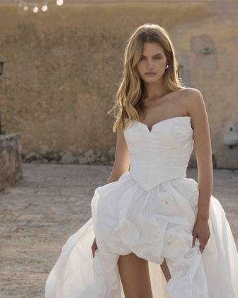 Abiti da sposa corti 2025, lunghezza mini e stile audace