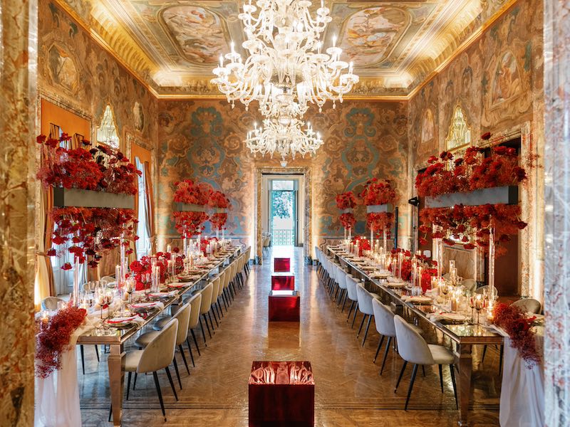 In questa foto uno degli allestimenti per matrimonio d'inverno della Wedding Planner Cinzia Beretta in gradazioni di rosso e oro