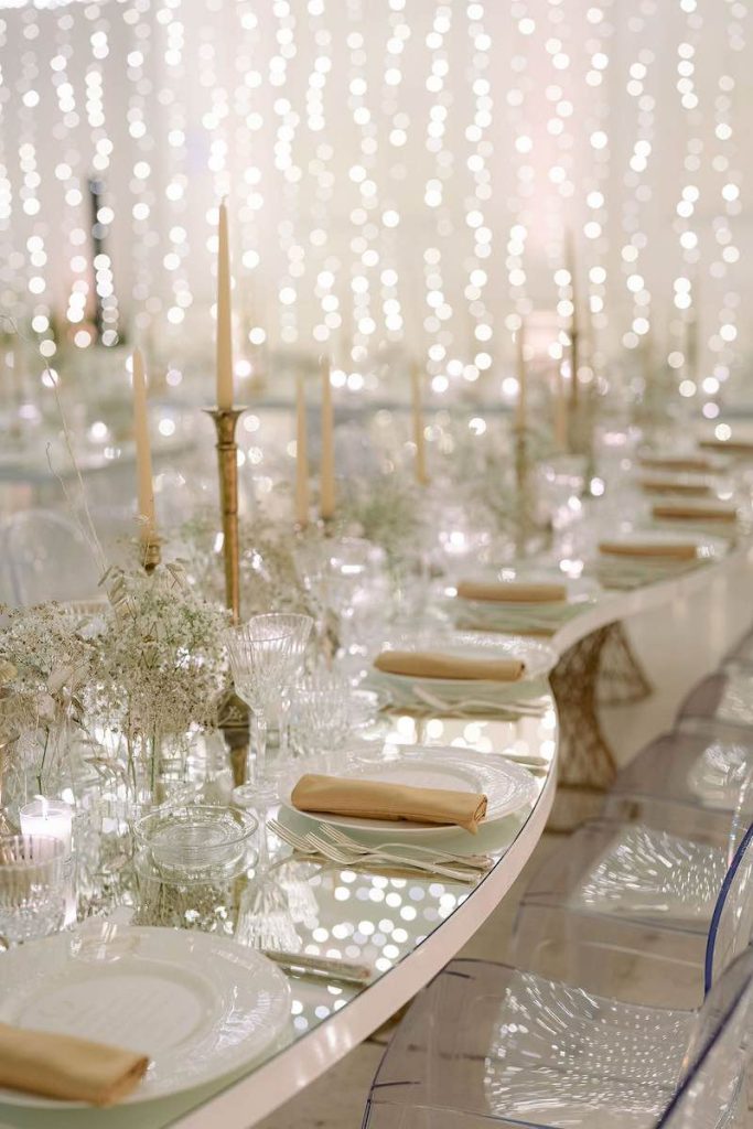 In questa foto una mise en place per matrimonio di inverno firmata da Moments Lab Wedding Designer & Event Planner