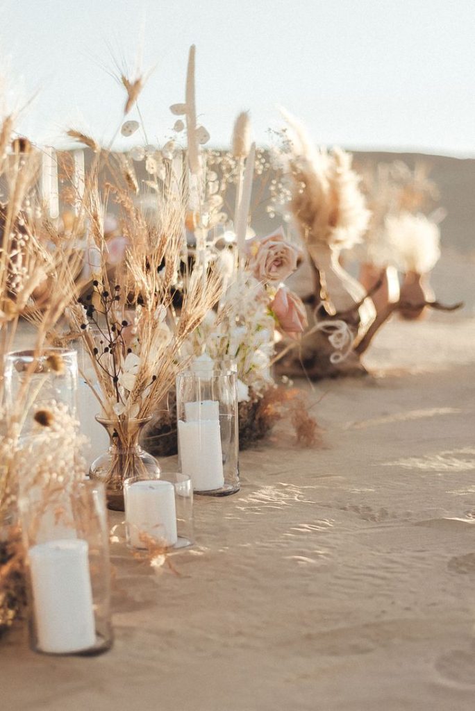 In questa foto un allestimento matrimonio 2025 a tema color mocha mousse